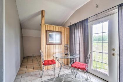 Loft Unplugged with Outdoor Space in Amish Country! - image 12