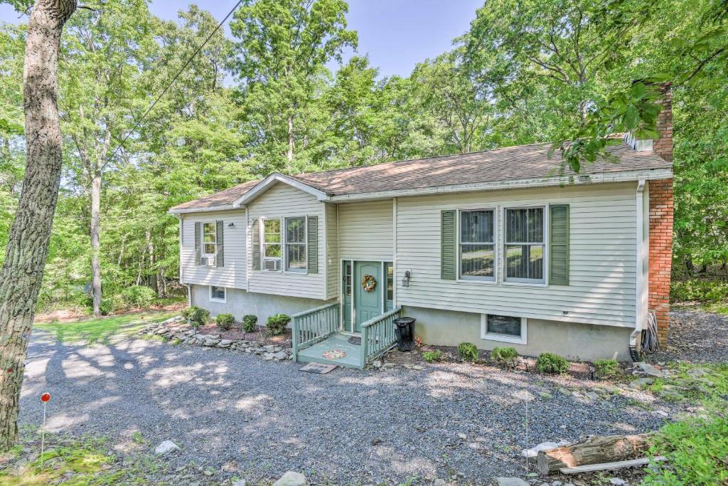 Scenic Home with Pool Access 3 Mi to Bushkill Falls - main image