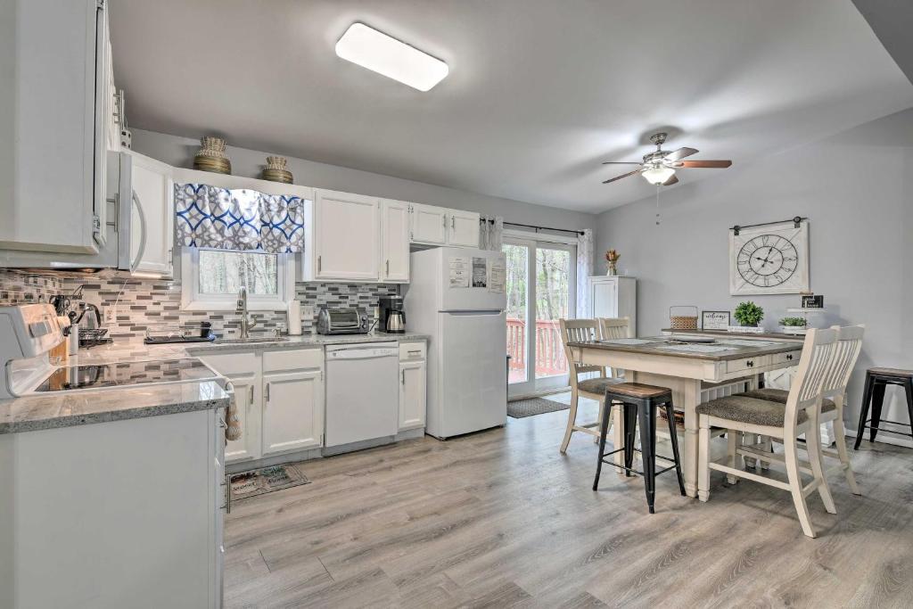 Scenic Home with Pool Access 3 Mi to Bushkill Falls - image 7