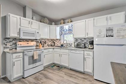 Scenic Home with Pool Access 3 Mi to Bushkill Falls - image 8
