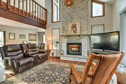 Poconos Home with Fire Pit Hot tub Deck and Grill