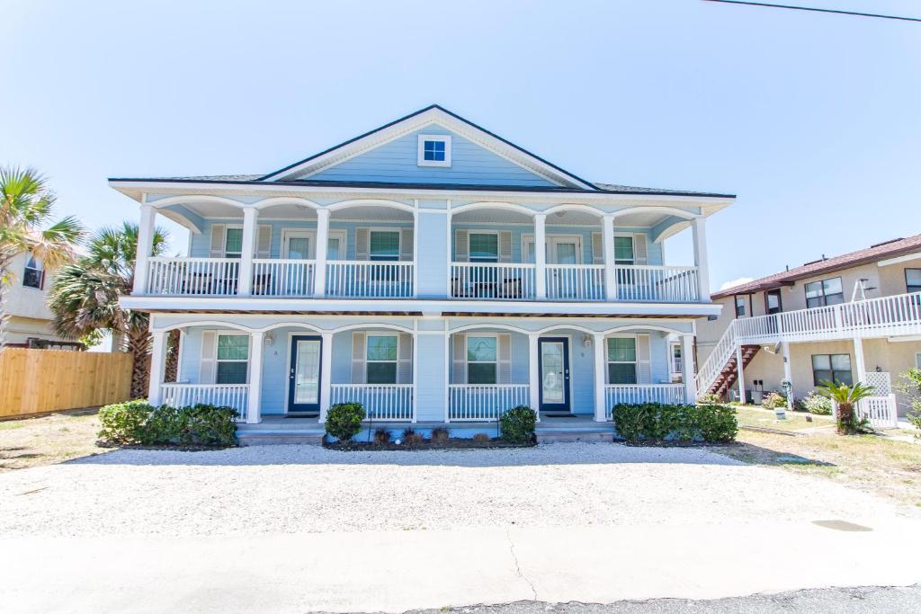 Avery's Ocean Breeze 6 Bedrooms Sleeps 12 Pet Friendly Ocean View - main image