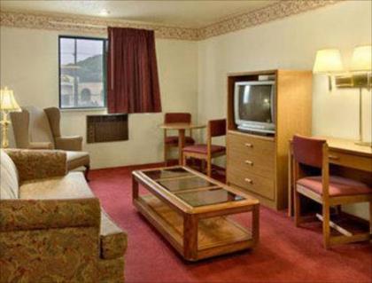 Super 8 by Wyndham Butler - image 10