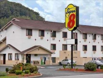 Super 8 by Wyndham Butler - image 9