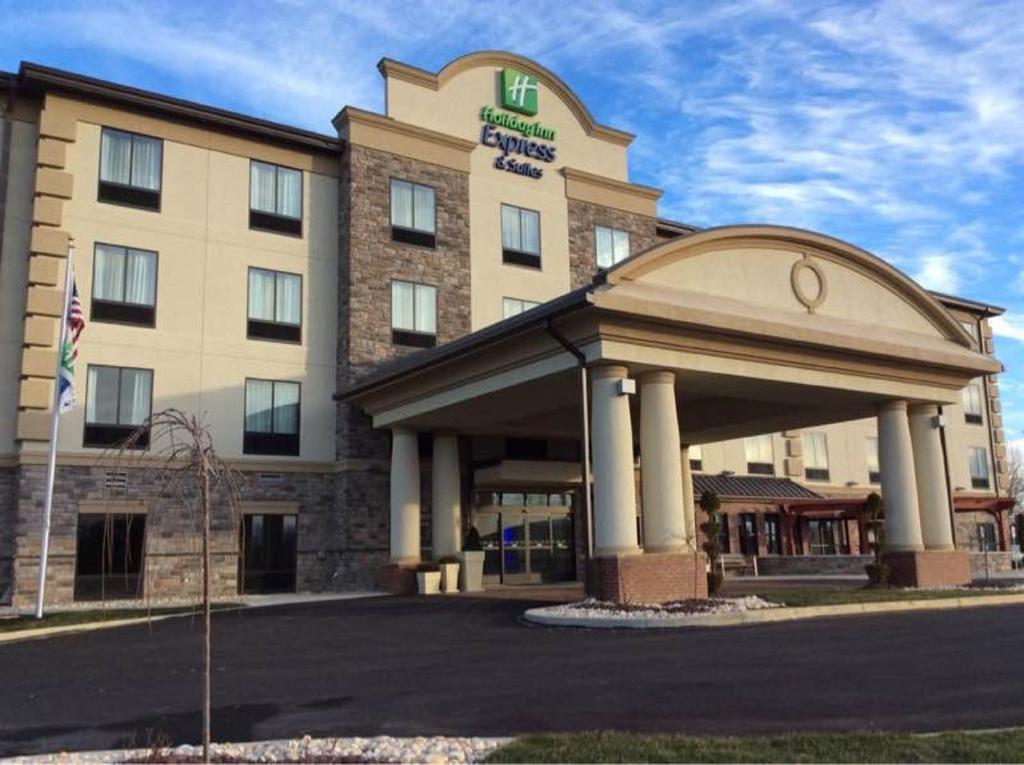 Holiday Inn Express & Suites Butler an IHG Hotel - main image