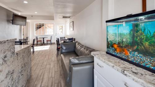 SureStay Hotel by Best Western Buttonwillow - image 2