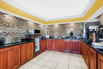 Super 8 by Wyndham Byron/South Macon - image 10