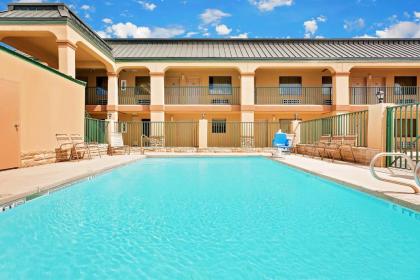 Super 8 by Wyndham Byron/South Macon - image 5