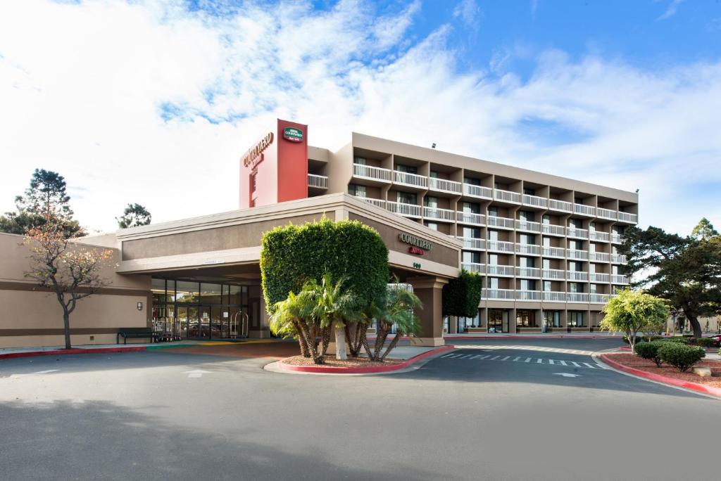Courtyard by Marriott Oxnard/Ventura - image 2