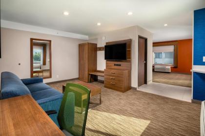 Holiday Inn Express  Suites Chatsworth an IHG Hotel