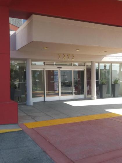 Best Western Plus Commerce Hotel - image 2