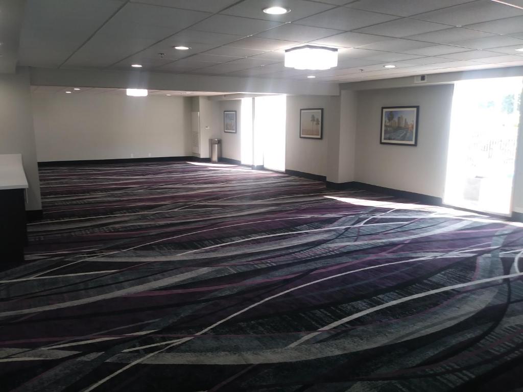 Best Western Plus Commerce Hotel - image 5