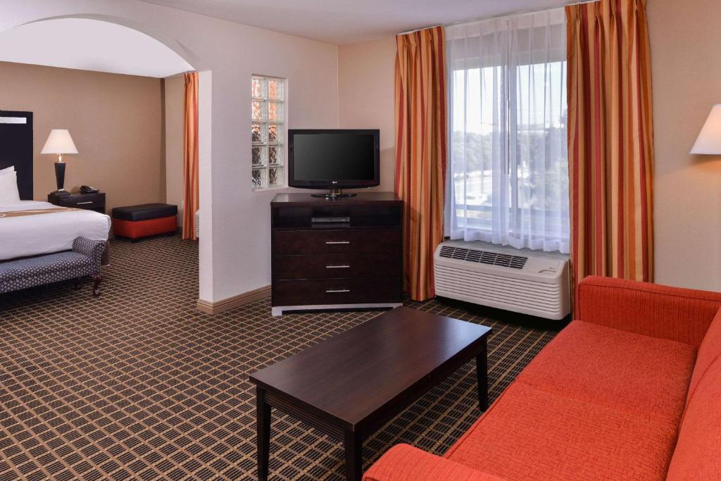 Hotel Nova SFO By FairBridge - image 3