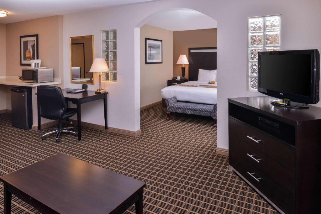 Hotel Nova SFO By FairBridge - image 4