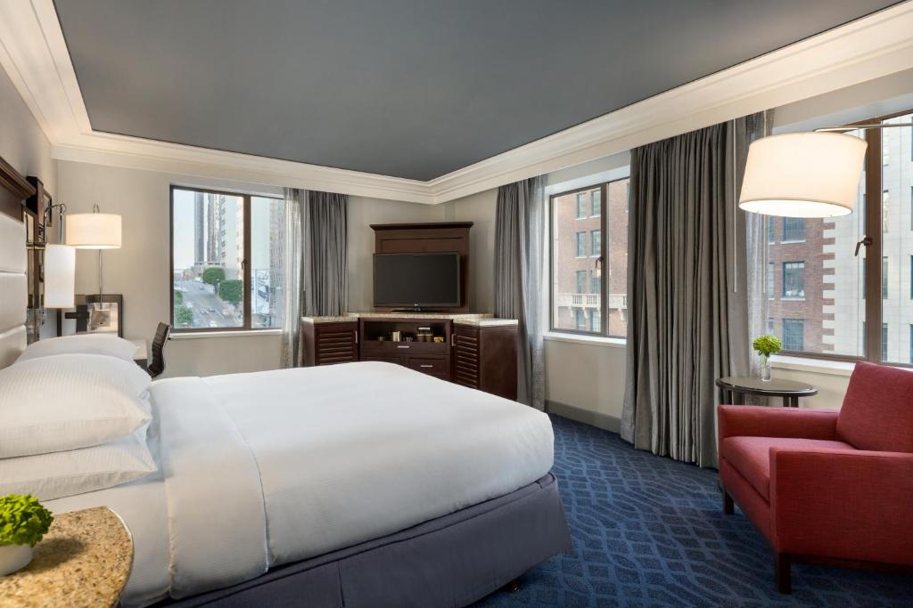 Hilton Checkers Los Angeles - image 3