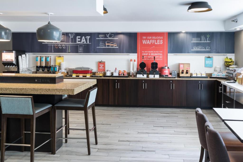 Hampton Inn Los Angeles Santa Clarita - image 3