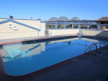 Monterey Fairgrounds Inn - image 5