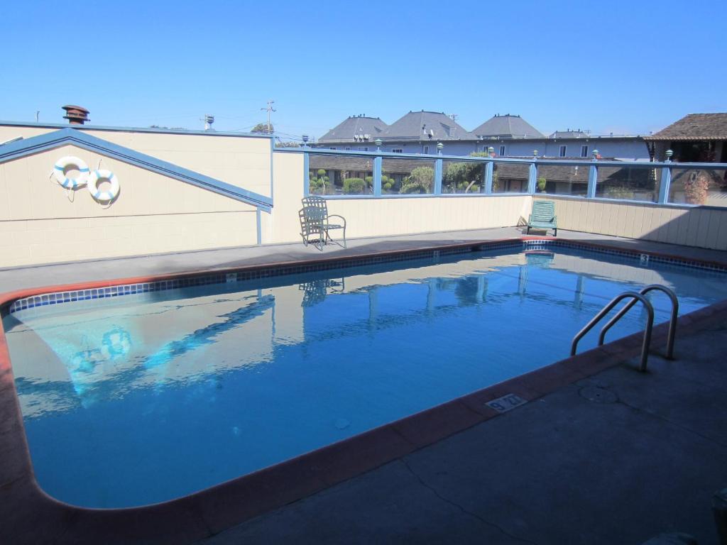 Monterey Fairgrounds Inn - image 5