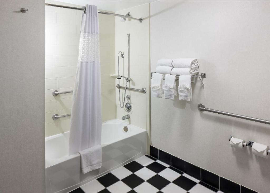 Hampton Inn San Diego Downtown - image 3
