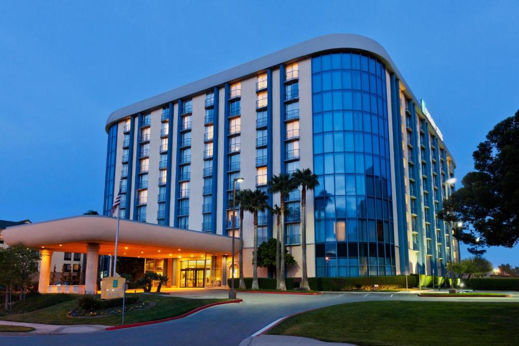 Embassy Suites San Francisco Airport - South San Francisco - image 3
