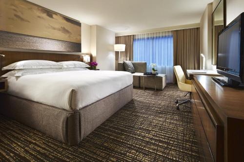 Hilton San Diego Mission Valley - image 3