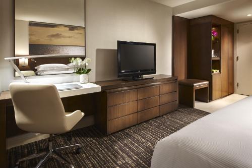 Hilton San Diego Mission Valley - image 5