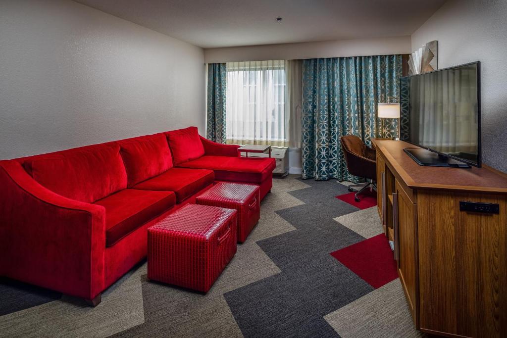 Hampton Inn San Francisco Airport - image 3