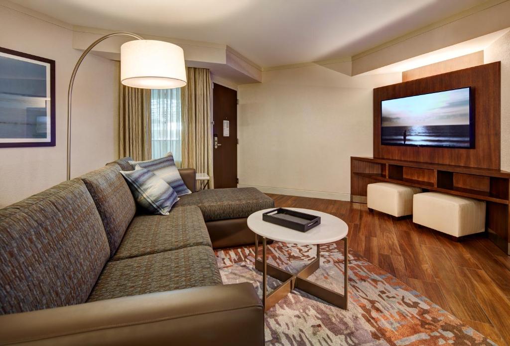 Embassy Suites by Hilton San Diego - La Jolla - image 3