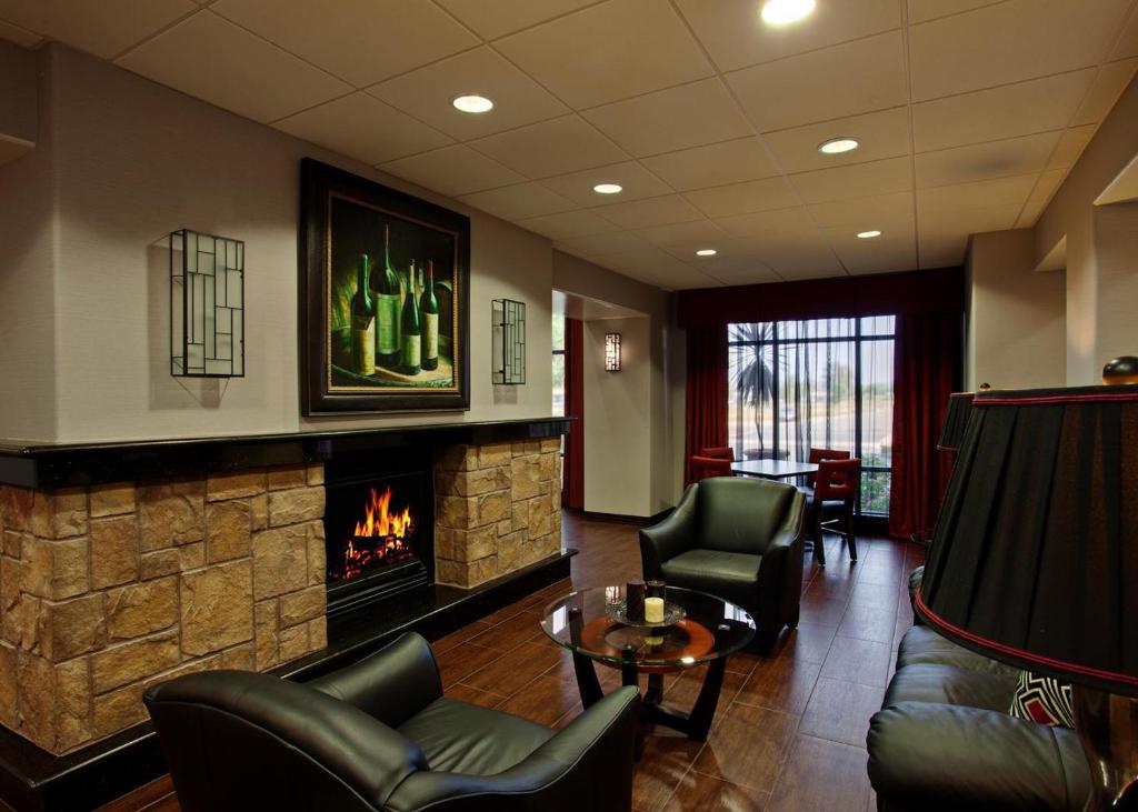 Hampton Inn & Suites Temecula - image 2