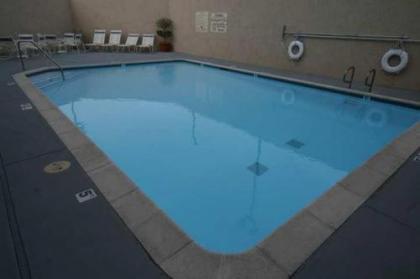 Hampton Inn Fremont - image 4
