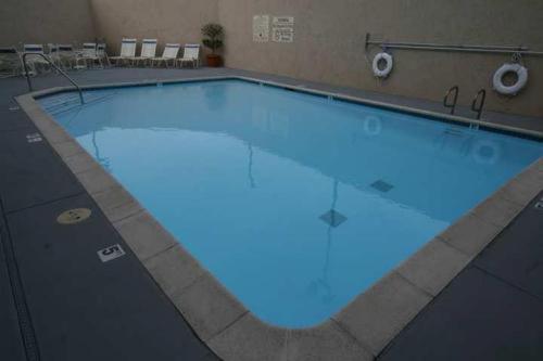 Hampton Inn Fremont - image 4