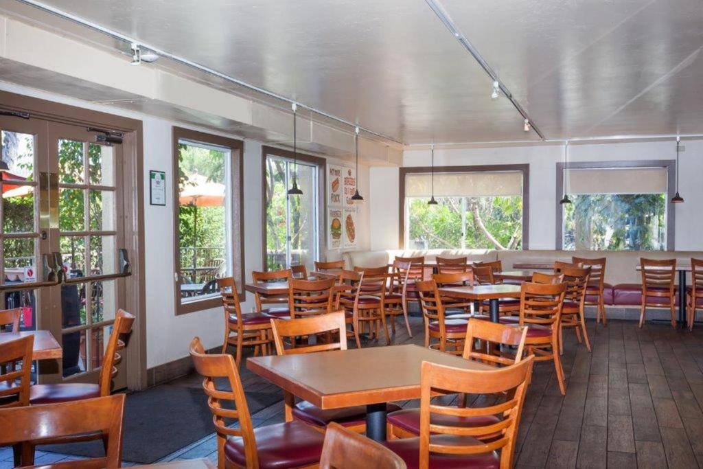 Days Inn by Wyndham San Diego Hotel Circle - image 3