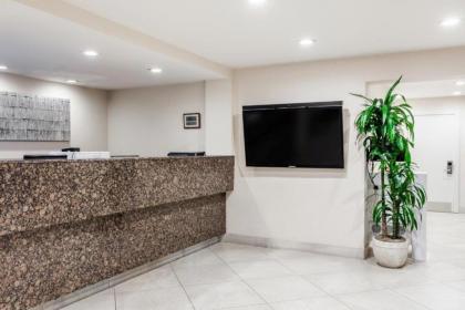 Days Inn by Wyndham San Diego Hotel Circle - image 4