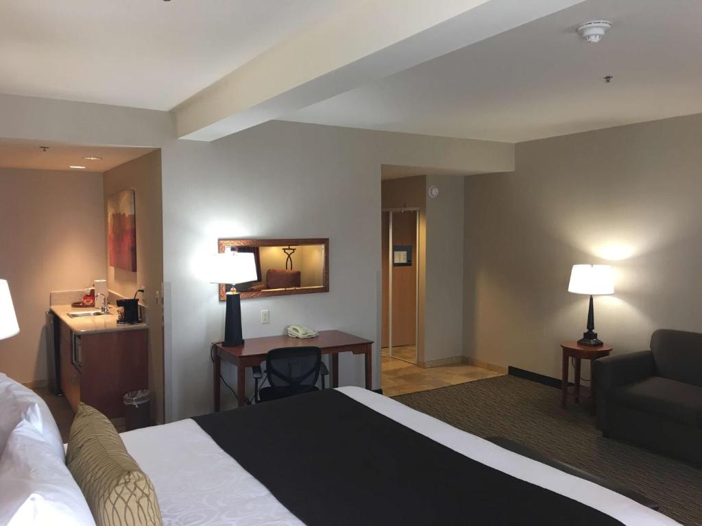 Best Western Plus Arrowhead Hotel - image 4
