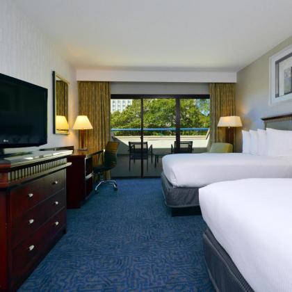 DoubleTree by Hilton Newark-Fremont - image 2