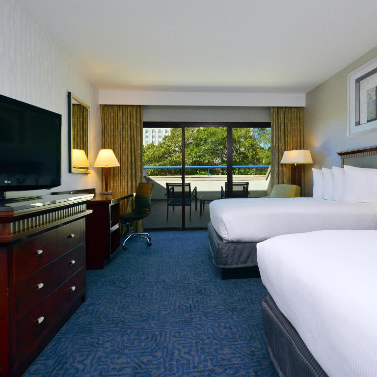 DoubleTree by Hilton Newark-Fremont - image 2