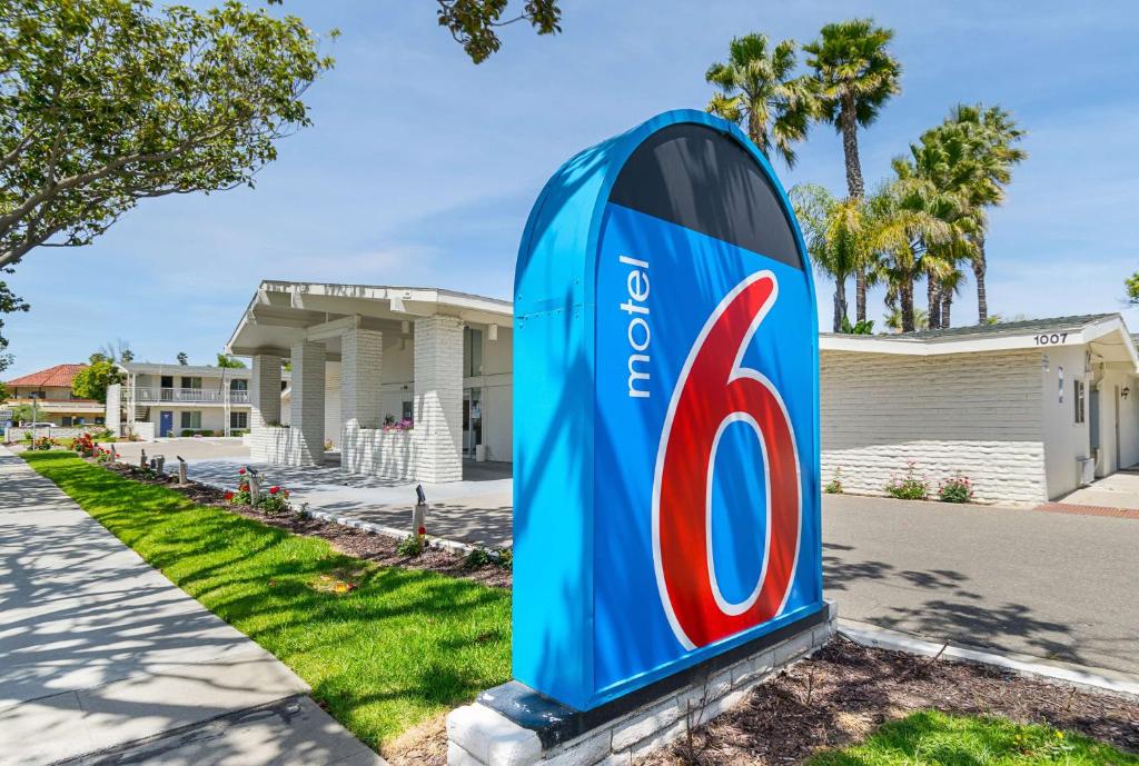 Motel 6-Santa Maria CA - South - main image