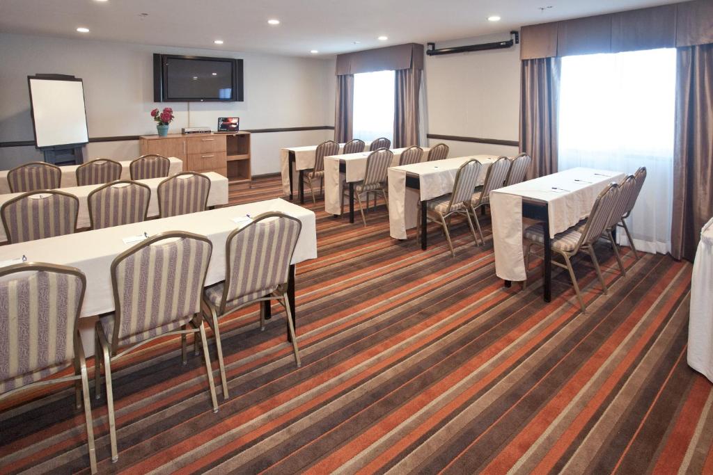 Holiday Inn Express San Francisco Airport South an IHG Hotel - image 3