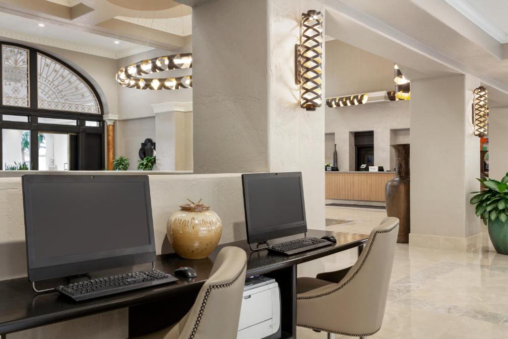 Embassy Suites by Hilton Santa Ana Orange County Airport - image 5