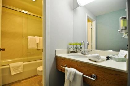 Good Hotel - image 5