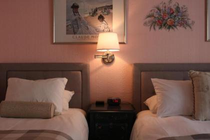 Cornell Hotel de France - image 4