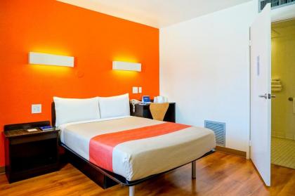 Motel 6-Carlsbad CA Beach - image 2