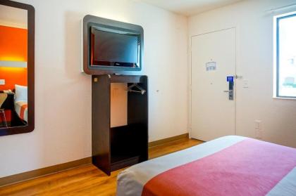Motel 6-Carlsbad CA Beach - image 3