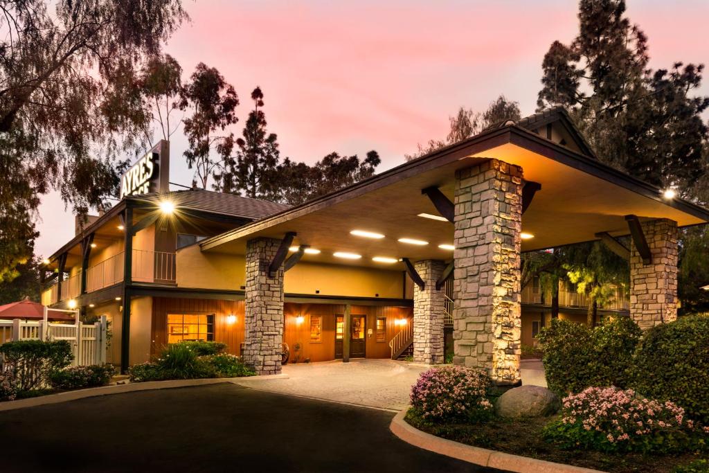 Ayres Lodge Alpine - main image