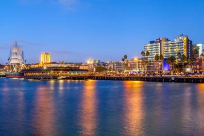 Wyndham San Diego Bayside Parking