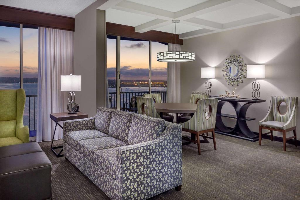 Wyndham San Diego Bayside - image 5