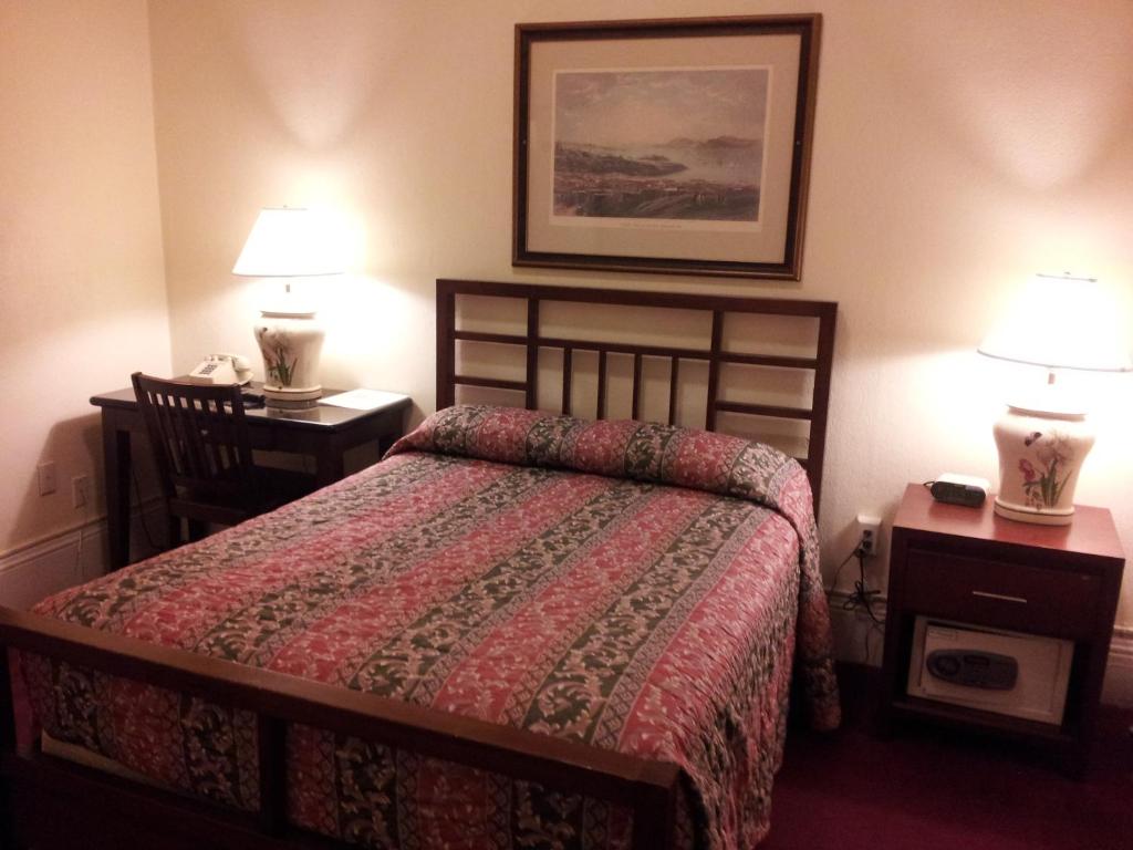 Grant Hotel - image 2