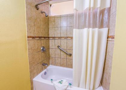 Vagabond Inn Long Beach - image 4