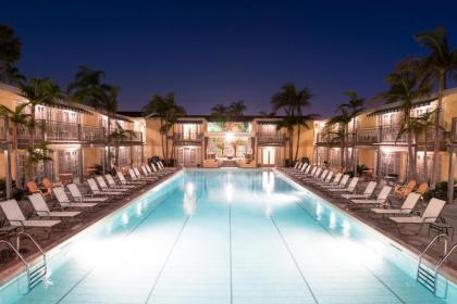 the Lafayette Hotel Swim Club  Bungalows San Diego