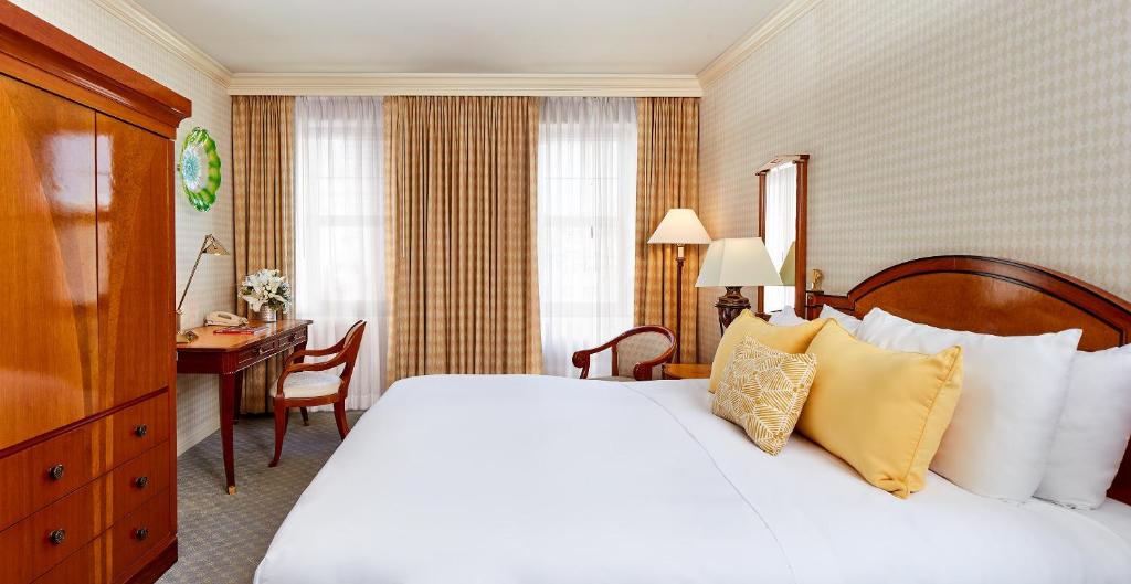Orchard Hotel - image 2